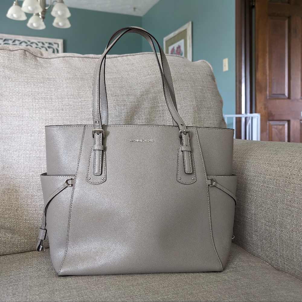 Michael Kors Voyager East West Crossgrain Leather Tote - Picture 4 of 11